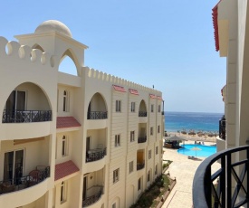 Elite beach front apartment in Sahl Hasheesh