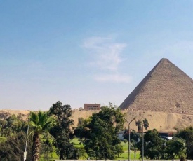 Elite Pyramids Inn