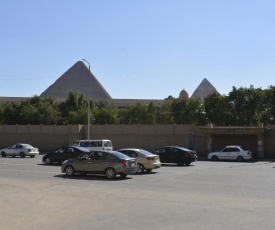 Pyramids Garden Motel
