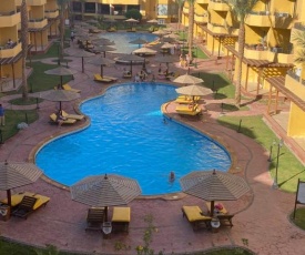Amazing pool view apartment - The British Resort