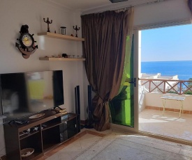 Shark's bay oasis 2 bedrooms apartment with private sandy beach