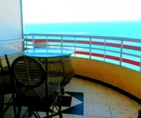 Stanley Apartment- Sea View - 5 Stars - Wi-Fi - Parking - Food Court