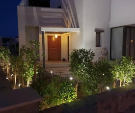 Tawila, Brand New 4-bedroom Villa with Pool