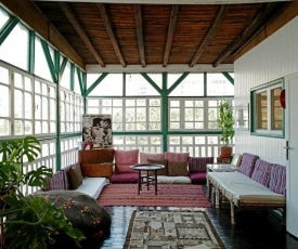 Traditional Houseboat on the Nile - Central Cairo