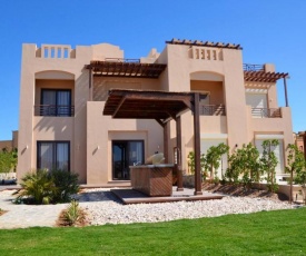 Twin Villa overlooking lagoon in El Gouna, Sabina