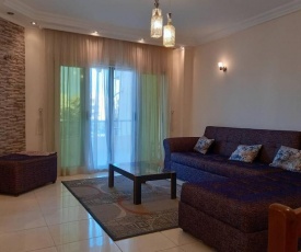 شقة مفروشة في العبور , cozy 2-bedrooms condo , two living rooms , free parking and air conditioning in all the apartment